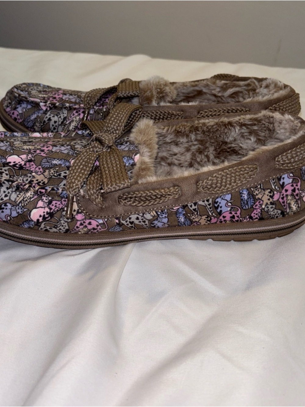 Plush-Lined BOBS Women’s Slip-On Moccasin Slippers in with Pastel Cat Print - Picture 3 of 10